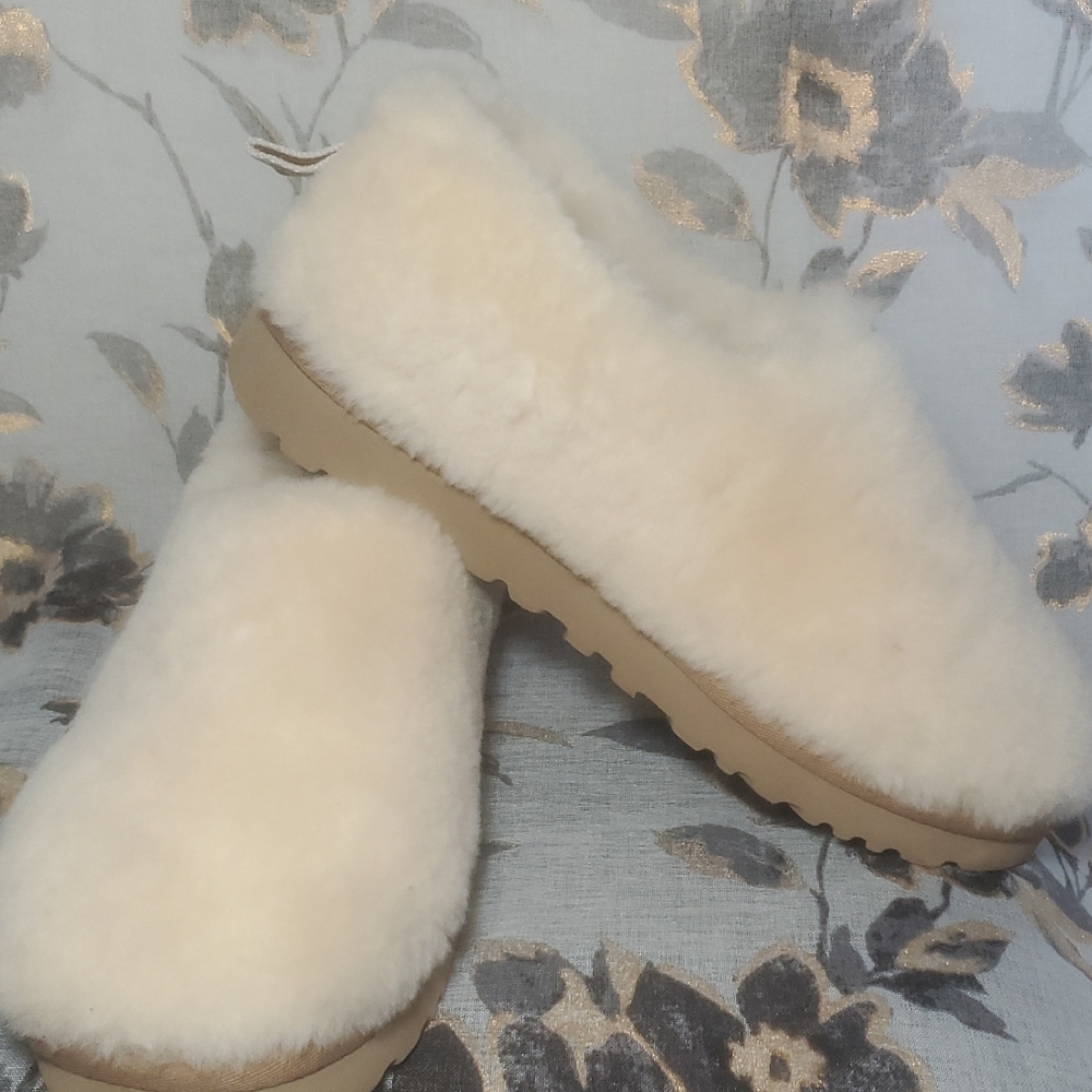 UGG Cream Tan Sheepskin Slippers with Plush Lining - Picture 2 of 7